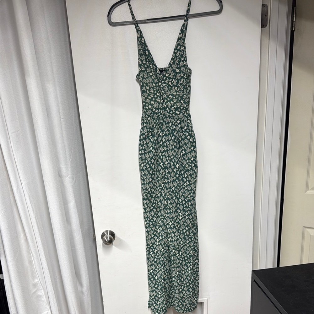 Green and White Sleeveless Jumper